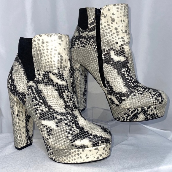 Qupid Round Toe Elastic Gore Chunky Platform Ankle Booties in Stone Snakeskin - Picture 8 of 12